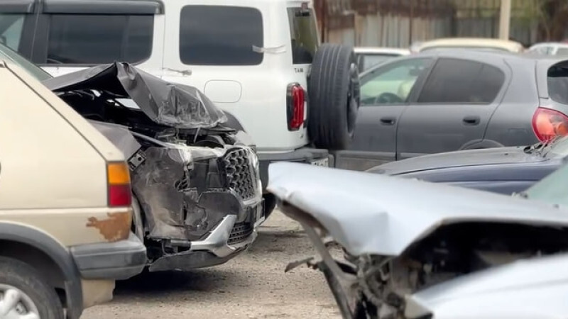 Стоянку с разбитыми в ДТП авто показали на видео | Аренда авто Алматы | naprokat.kz