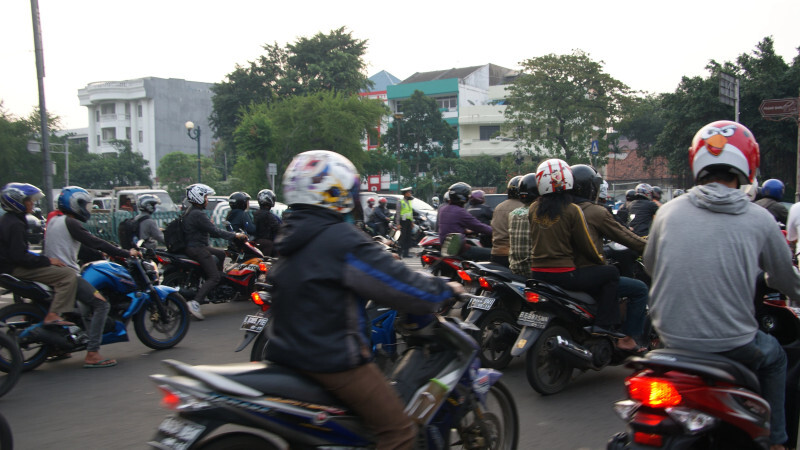 “Сергеки“ фиксируют нарушения мопедистов в Алматы, но не все | Аренда авто Алматы | naprokat.kz