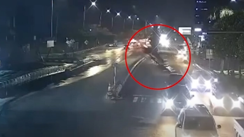 Навигатор завел в ловушку: водитель сорвался с недостроенного моста в Индонезии | Аренда авто Алматы | naprokat.kz